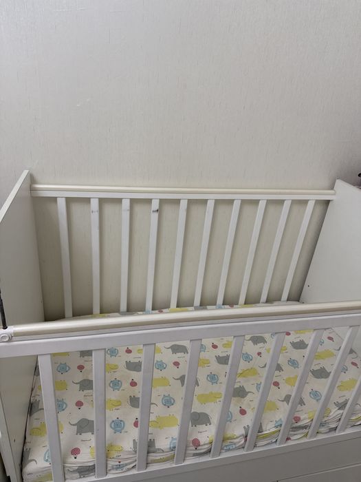 Детский манеж с полками и матрасом