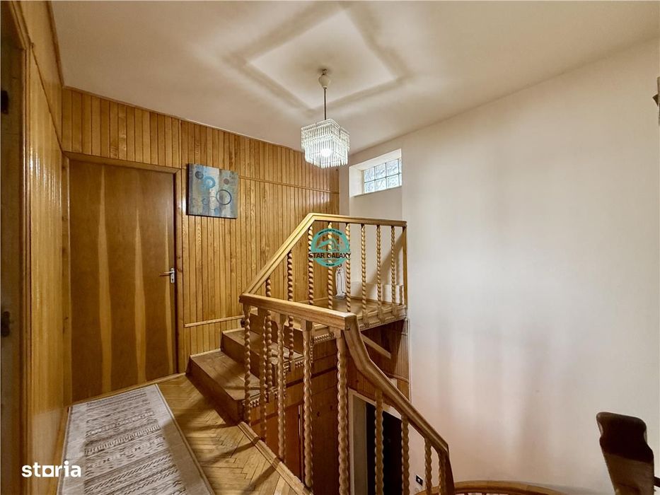 Apartament tip penthouse cu 5 camere de inchiriat, zona Poli 2
