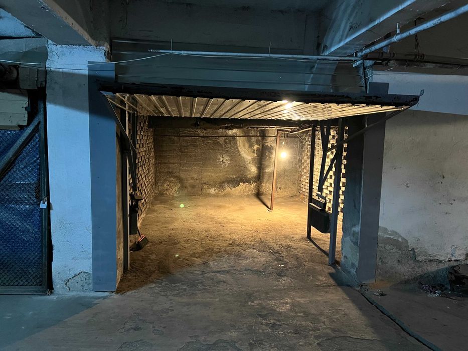Garaj 18mp langa piata Dacia - apa, canalizare, lumina
