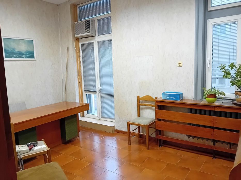 Дава се под наем Офис в Бургас, Център - 130 кв.м за 892.5 € - Снимка #2