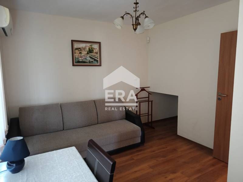 Къща на 3 километра от плажа и с изглед към залива на Слънчев Бряг