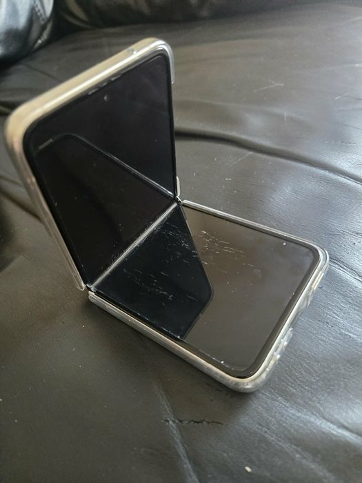 Samsung galaxy flip 3