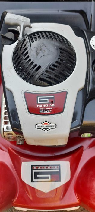 Masina de tuns iarba cu autopropulsie