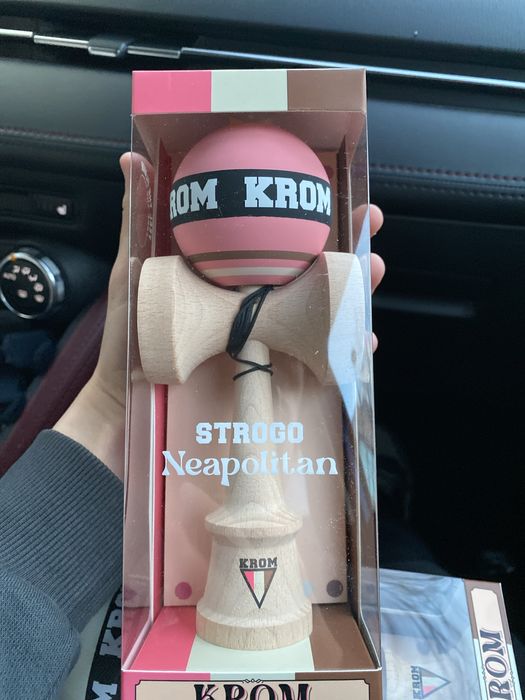 Kendama strogo Neapolitan limitata nou nouta