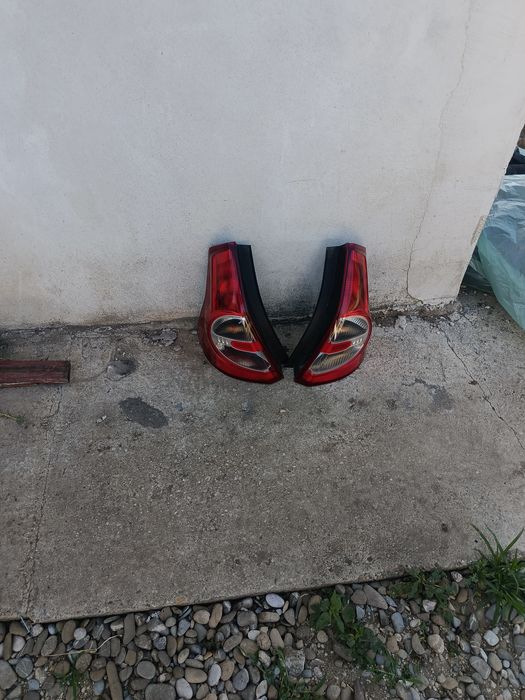 Stopuri Stînga Dreapta Dacia Sandero