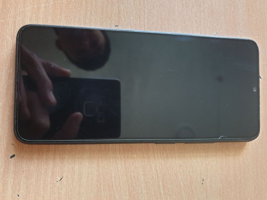 Redmi 12C. Rangi qora. Xotira 4/64.