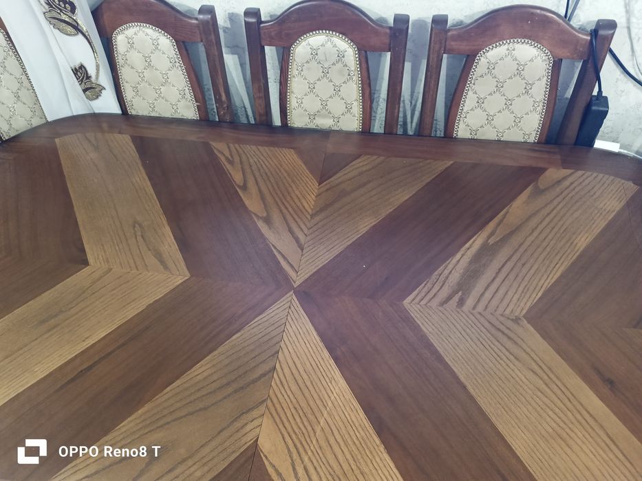 Стол со стульями