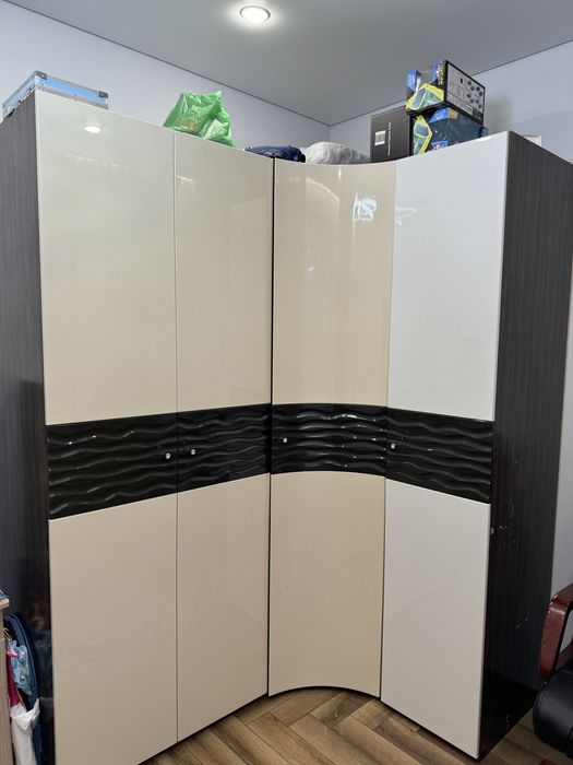 Мебельный шкаф