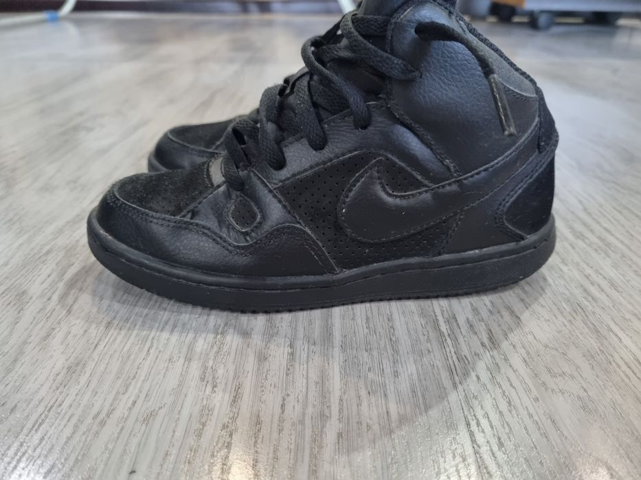 Продам детские кроссовки