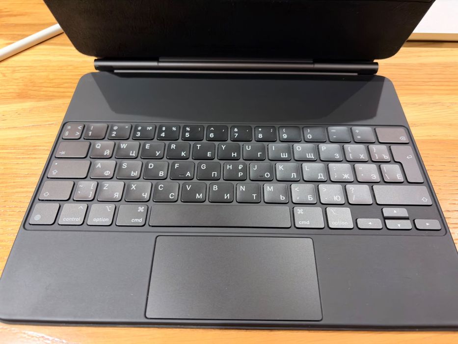 Продам чехол клавиатуру для iPad Pro 12.9