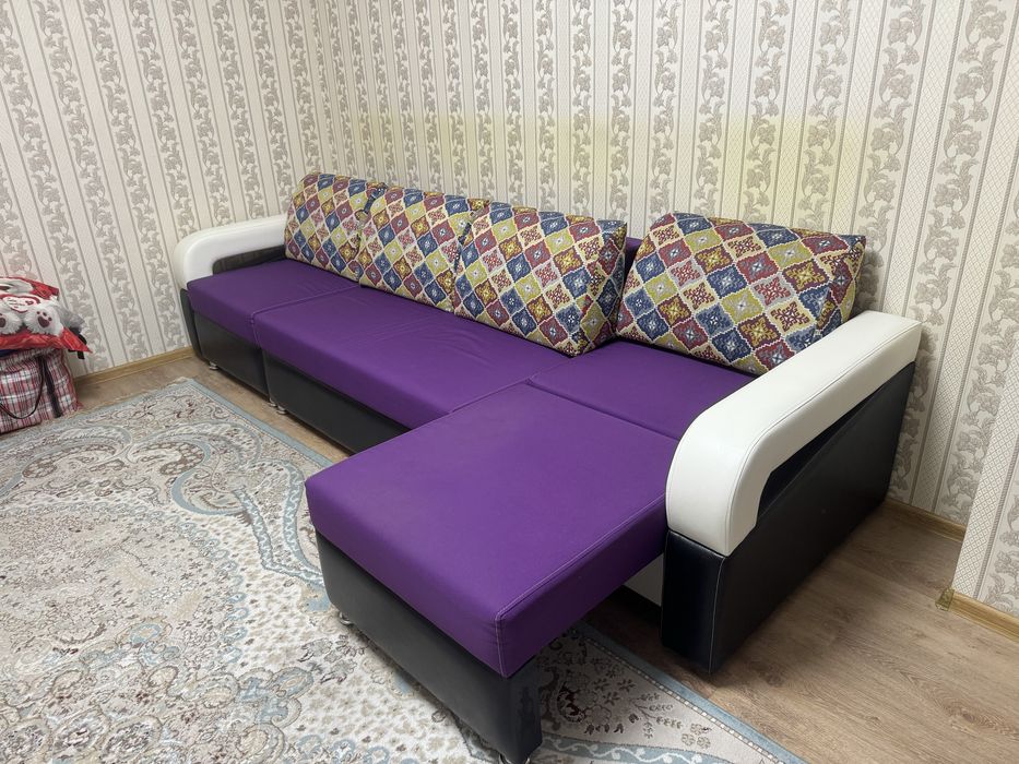 Диван в отличном состоянии 3х метровый