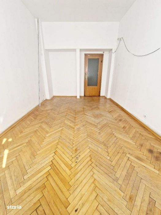 Spatiu Birou de Inchiriat  Metrou Universitate 15 MP Acces si Paza 24/