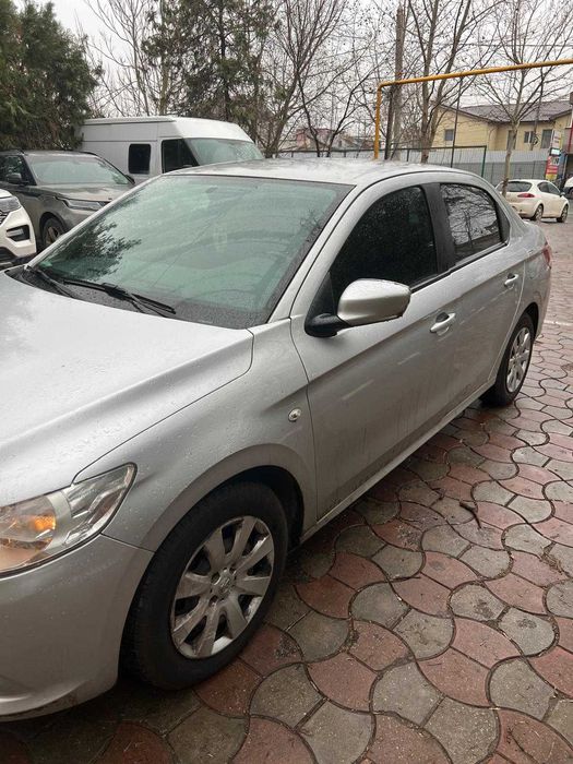 Silver Peugeot Diesel – Powerful & Economical