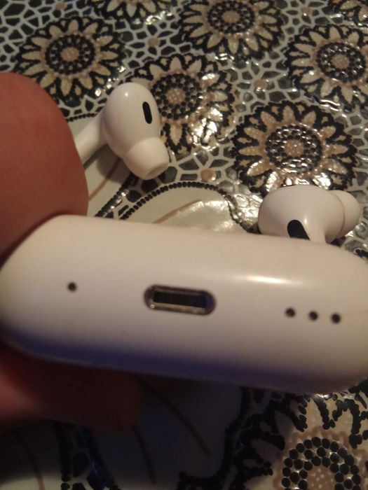 Продавам безжични слушалки Apple's AirPods Pro