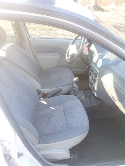 Vând Logan 2005 cu servodirecție.