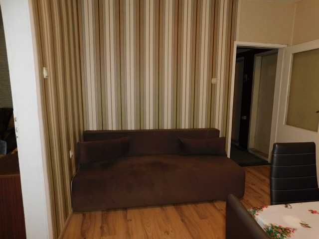 Дава се под наем Тристаен апартамент в Търговище, Център - 80 кв.м за 178.5 € - Снимка #2