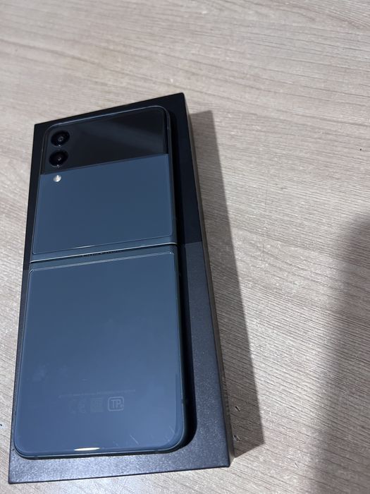 Samsung Galaxy Z Flip3 5G