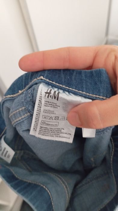 Джинсы на девочку H&M 7-9 лет