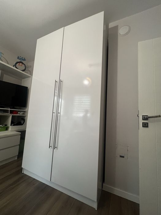 Голям гардероб, скрин, секция и две кубчета на Икеа