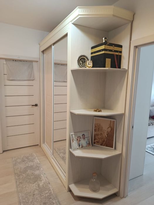Продам шкаф купе с зеркалом