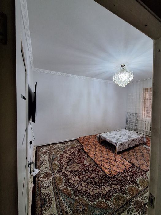 Чиланзар 21.  2 х комнатная продажа. Зеркалка.  Срочно