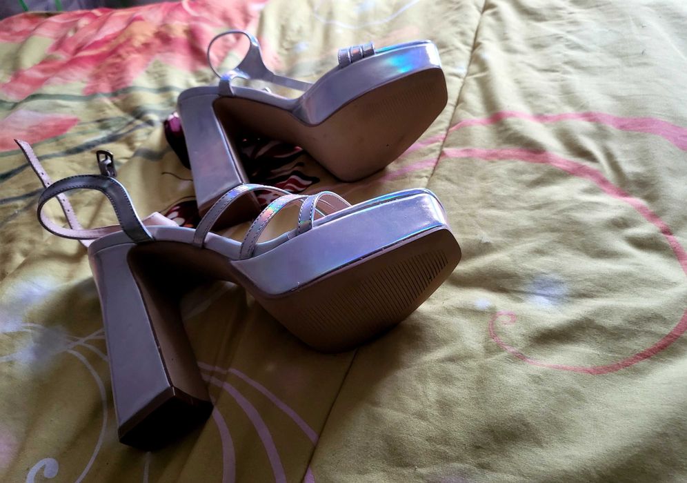 Сандалите са чисто нови!Пробвани веднъж