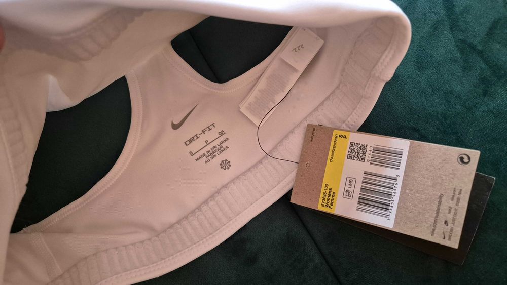 Vand bustiera alba Nike noua cu eticheta, marime S