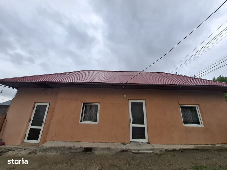 De vanzare casa in Roman, zona Piata Mare, teren 590mp, Pret 50000euro