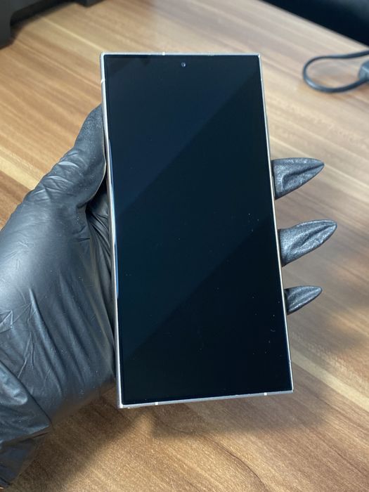 Samsung Galaxy s24 ultra • 256 GB • Titanium Gray