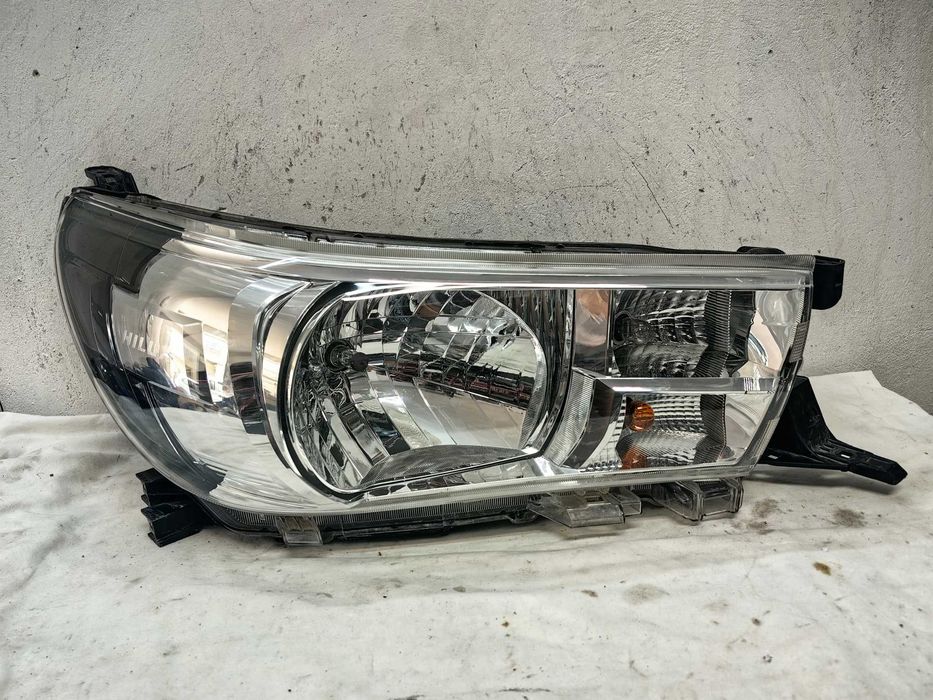 Оригинален фар Тойота Toyota Hilux