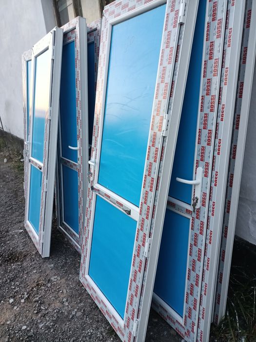 Пластиковые двери