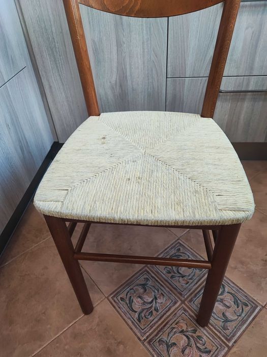 Масивна трапезна маса 140 на 80 и 4 стола