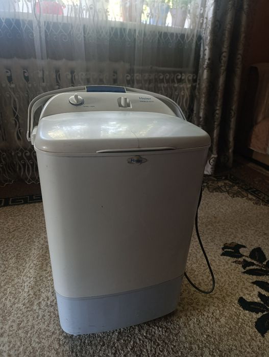 Продаю стиральную машину полуавтомат. Марка Haier.