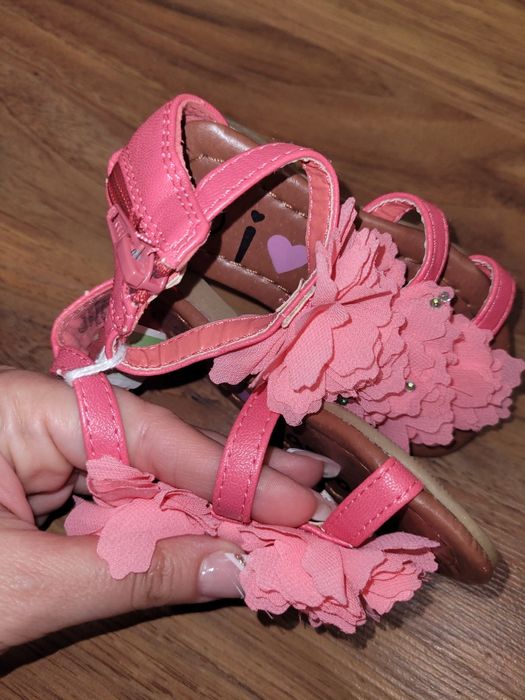 Нови сандали, 20 номер