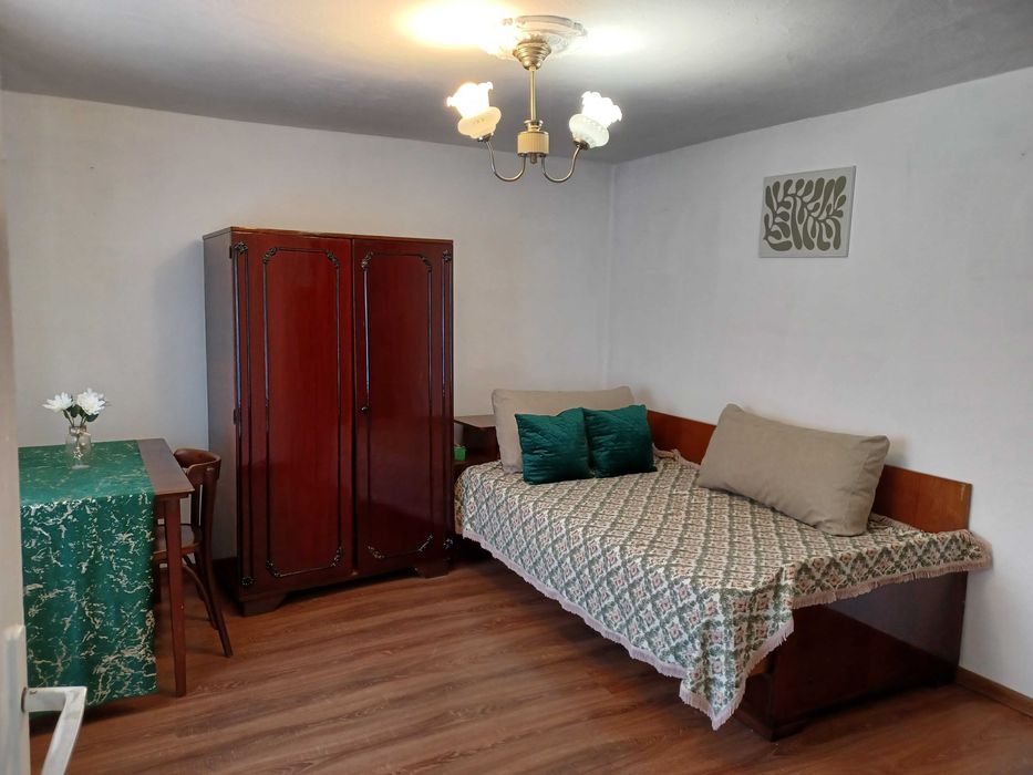 Proprietar – Casă solidă din bolțari, 4 camere, în Caracal - Negociabil