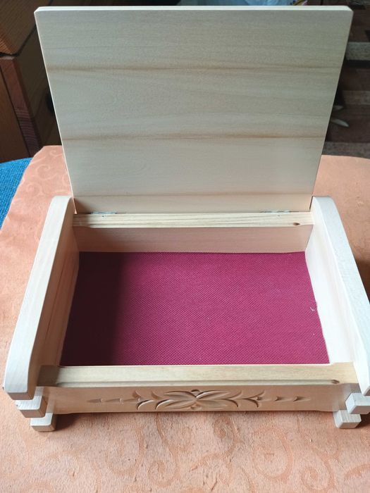 Дървена кутия за бижута