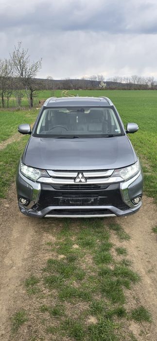 Mitsubishi Outlander PHEV 4x4 Instyle Diamond 2019 Volan Dreapta