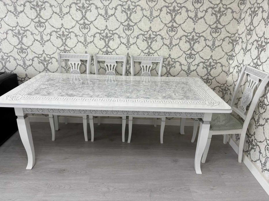 Стол продаю! состояние новая