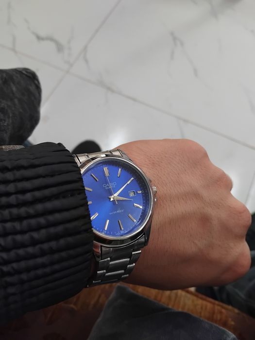 Продам часы Casio Quartz