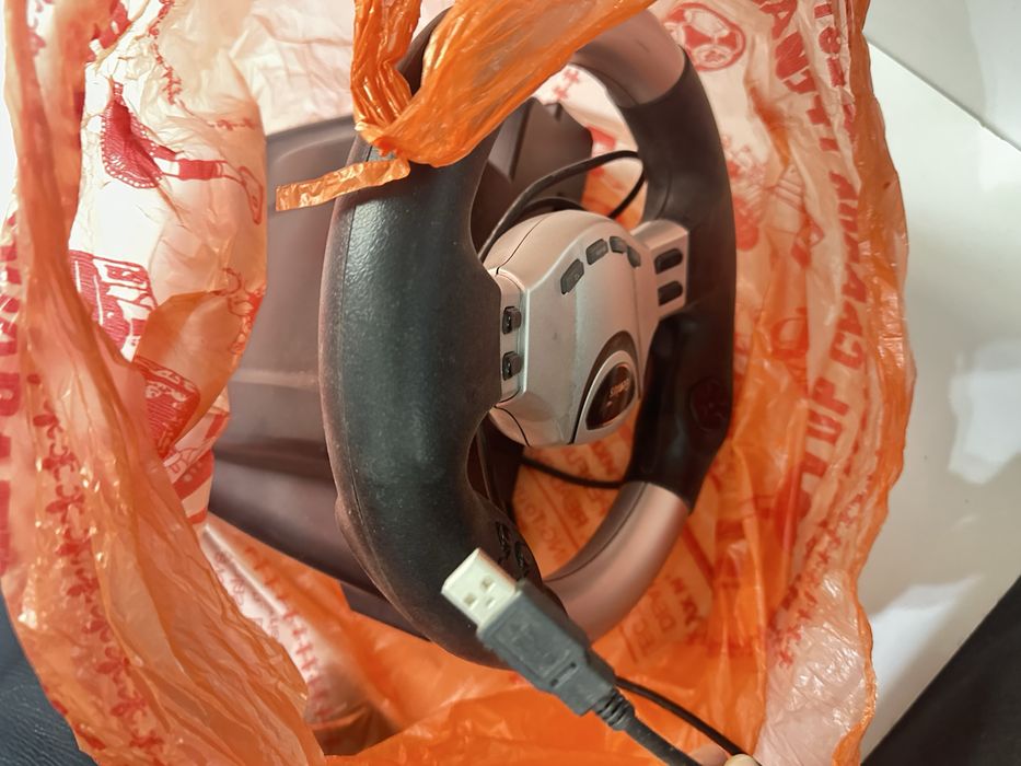 Компьютерный руль педали скорость срочно продам