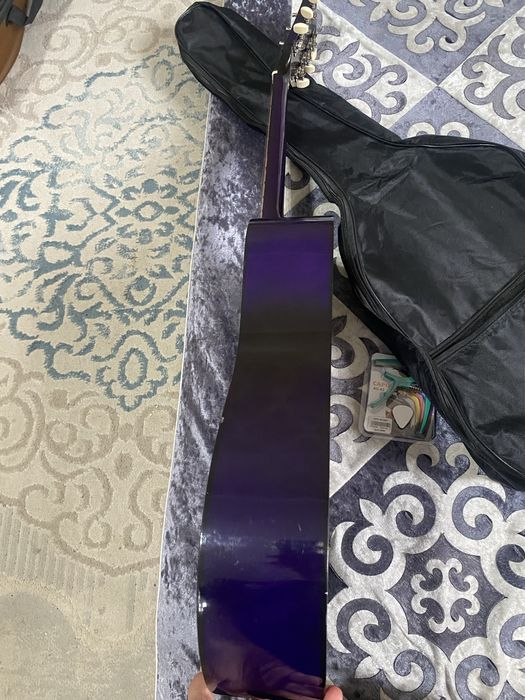 Продам гитару новый