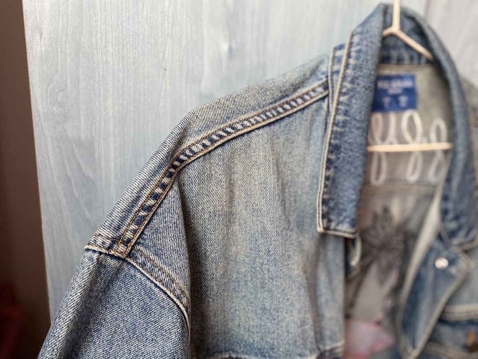 Geaca de blugi cu model brodat in partea din spate, marimea S