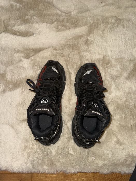 Balenciaga runner grafitti