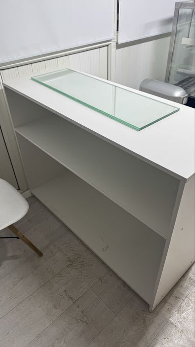 Ресепшн витрина