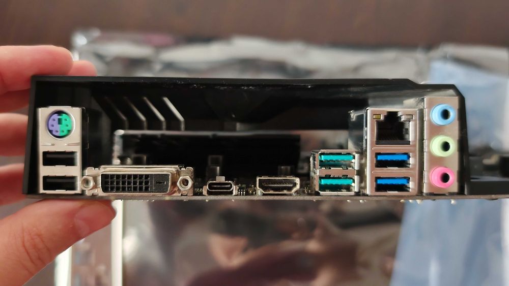 Placă de bază ASUS TUF X470-PLUS GAMING, Socket AM4, ATX + I/O Shield