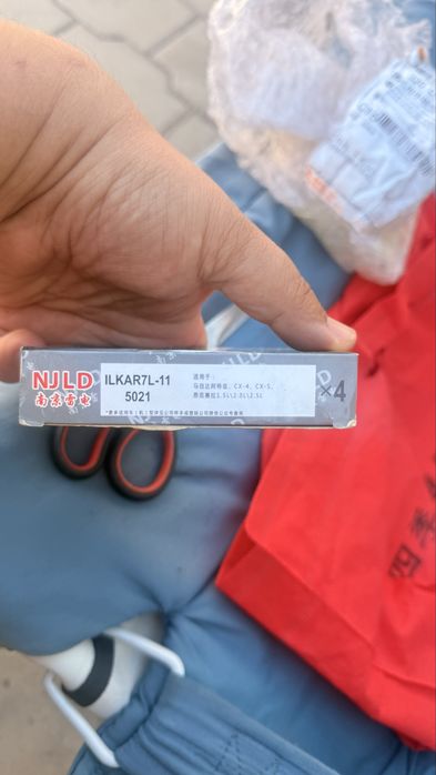 Продам свечи ILKAR7L11 на Mazda
