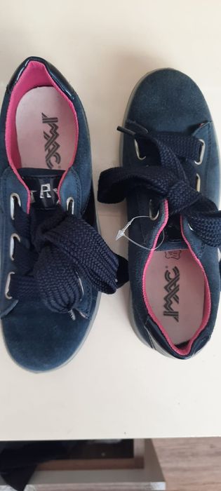 Новые кожанные кроссовки