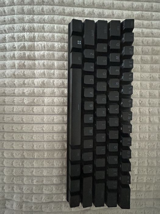 Продавам razer huntsman mini