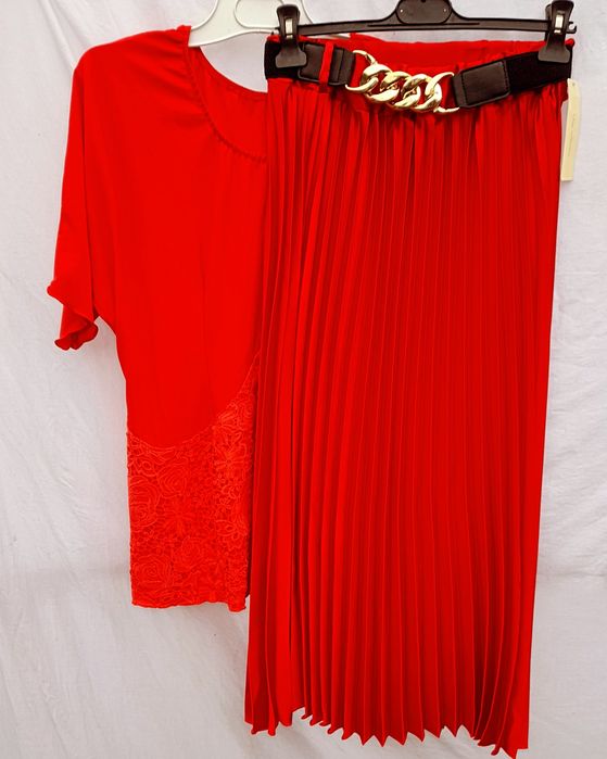 Compleu.fustita și bluzita și fustițe și rochite superbe