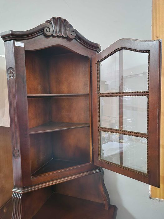 Ъглова витрина от две части